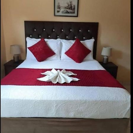 Guest House Florida Lake Roodepoort Ngoại thất bức ảnh
