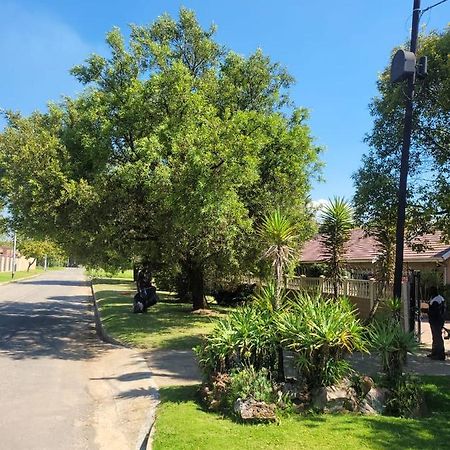 Guest House Florida Lake Roodepoort Ngoại thất bức ảnh