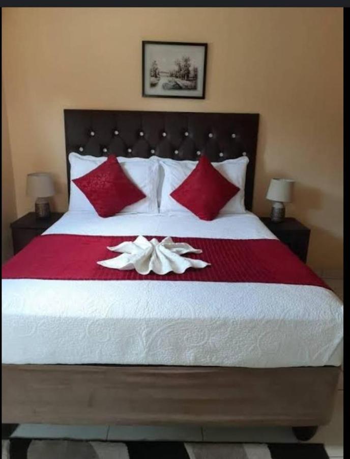 Guest House Florida Lake Roodepoort Ngoại thất bức ảnh