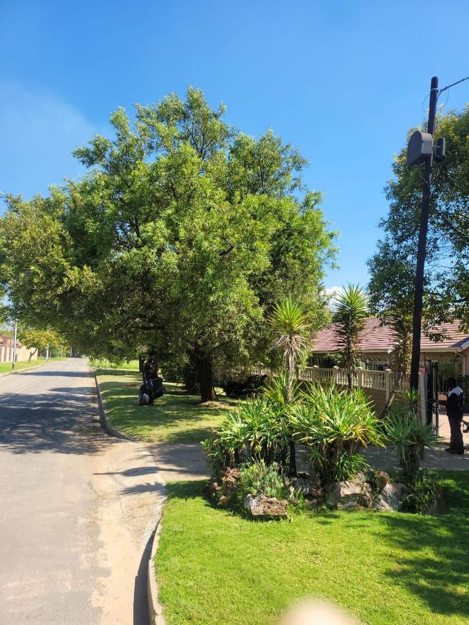 Guest House Florida Lake Roodepoort Ngoại thất bức ảnh